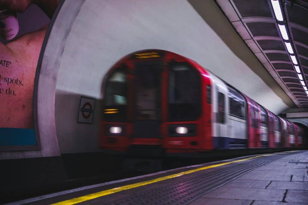 A train approaching a platform